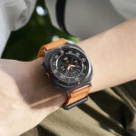 012-lifestyle-galaxy-watch-ultra-titaniumgray