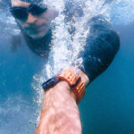 032-lifestyle-galaxy-watch-ultra-titaniumgray-ocean-swimming