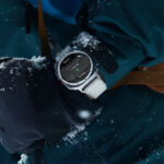 038-lifestyle-galaxy-watch-ultra-titaniumwhite-snow-mountain