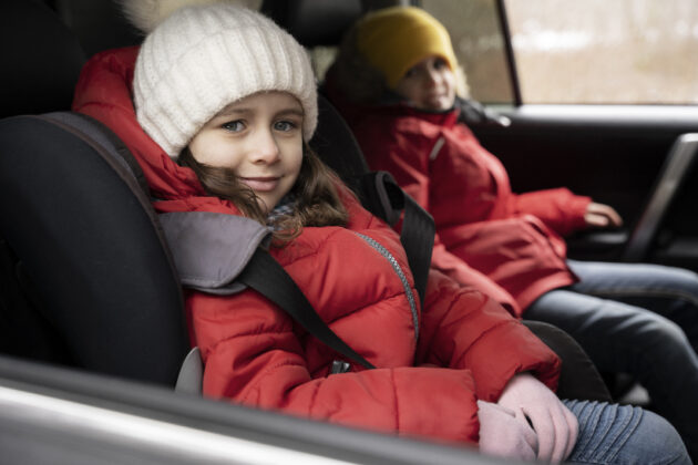 Zašto su auto sedišta okrenuta unazad bezbednija za decu?